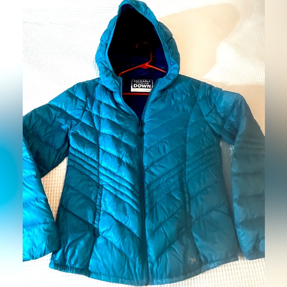 Coat size small turquoise down with attached hood